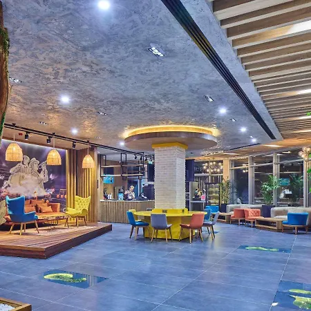 Ibis Airport Hotell 4*