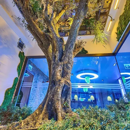 Hotell Ibis Airport 4*