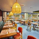 Hotel Ibis Airport 4*