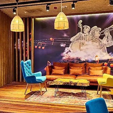 Hotel Ibis Airport 4*