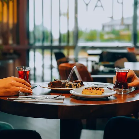 Hotel Ibis Airport 4*