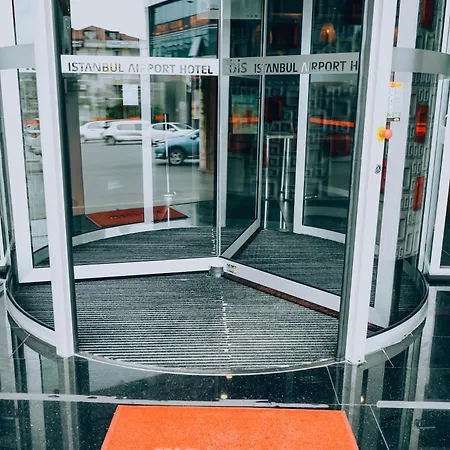 Ibis Airport 4*