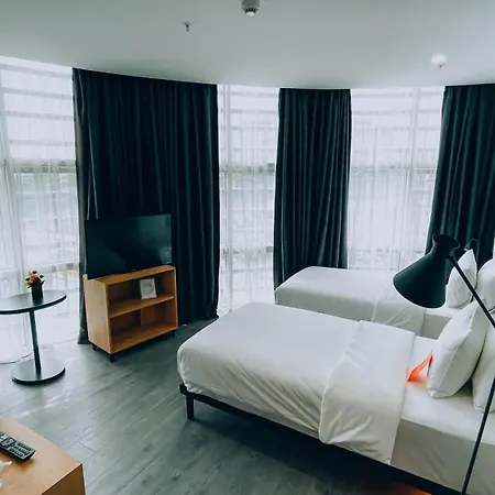 Ibis Airport Hotel 4*