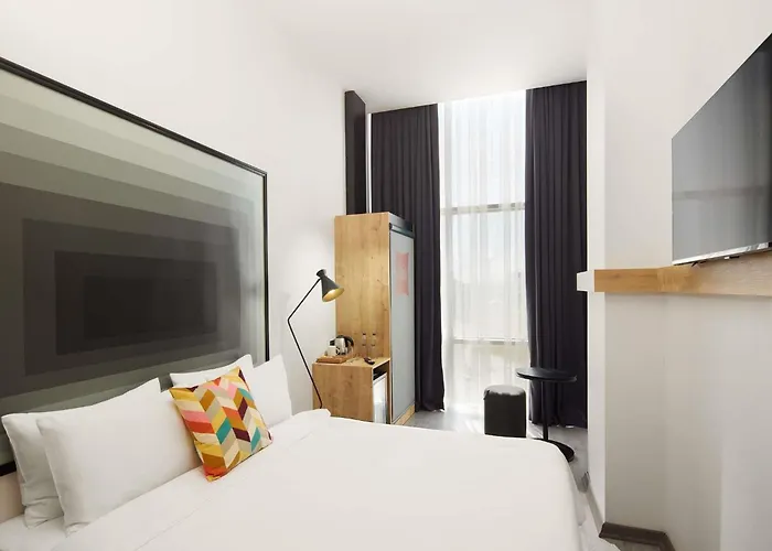 Hotel Ibis Airport 4*