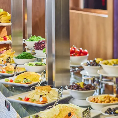 Ibis Airport Hotell 4*