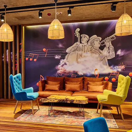 Hotell Ibis Airport 4*